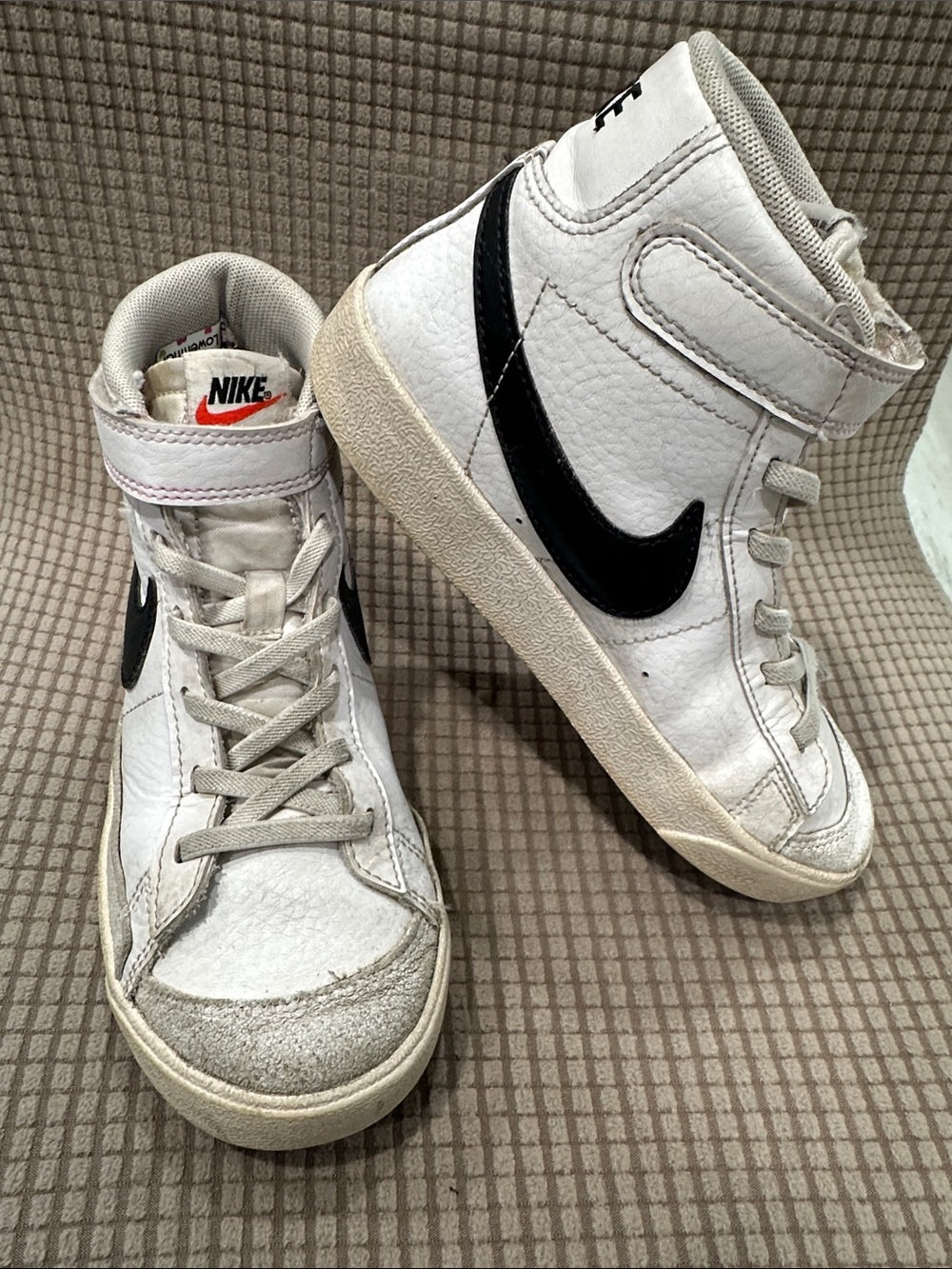 Kids 1 Nike Blazer Mid '77 Vintage Little Kids' shoes in white and black.